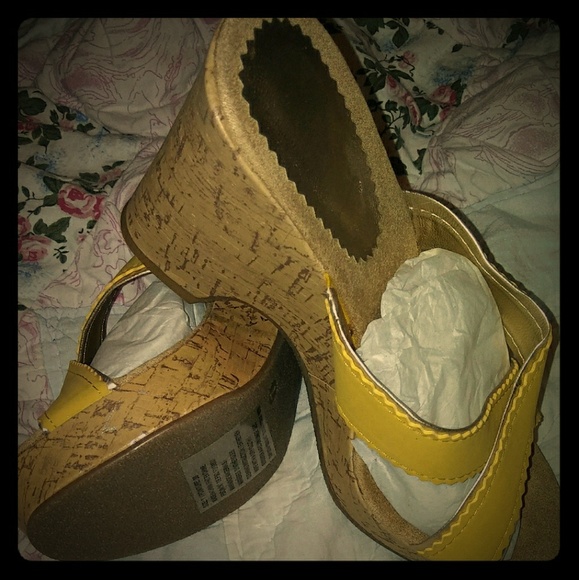 Women's Sandals - Picture 1 of 3